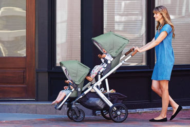 Expandable strollers store