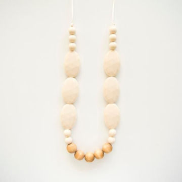 Picture of Petunia Necklace Cream