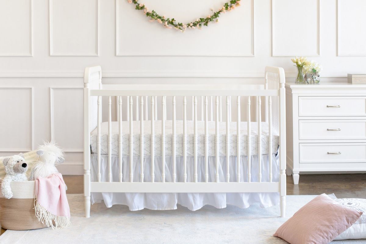 White store spindle crib